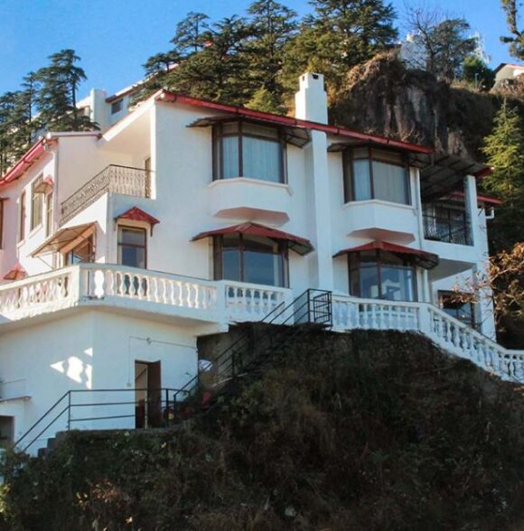 Mountain Views in Mussoorie | 4BR Villa, Cook & Staff, BBQ