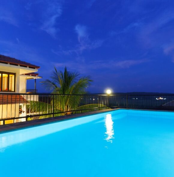 Britona: 8 BR Villa(4+4) | Pvt Pool, Cook, Staff & Car