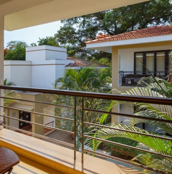 Candolim: 6 BR (3+3) Luxury Family Villa | Cook, Pool