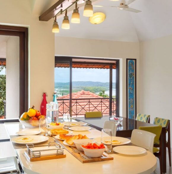 Britona: 8 BR Villa(4+4) | Pvt Pool, Cook, Staff & Car