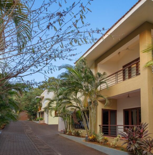 Candolim: 6 BR (3+3) Luxury Family Villa | Cook, Pool