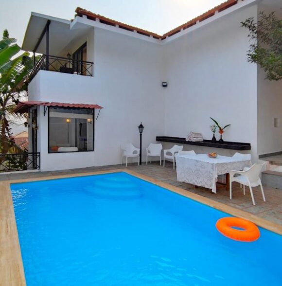 Britona: 8 BR Villa(4+4) | Pvt Pool, Cook, Staff & Car