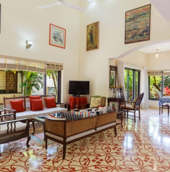 Candolim: 6 BR (3+3) Luxury Family Villa | Cook, Pool