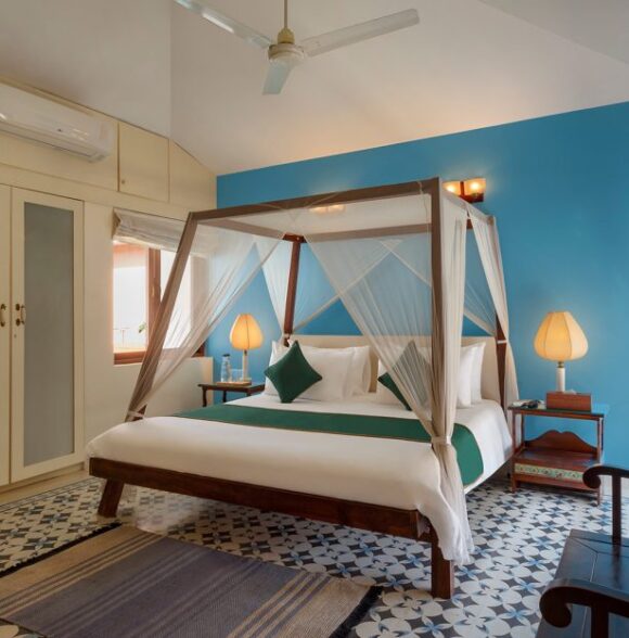 Candolim: 3 BR Private Pool Villa Goa with Cook