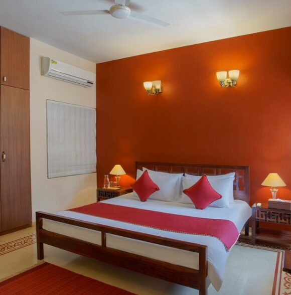 Candolim: 3 BR Private Pool Villa Goa with Cook