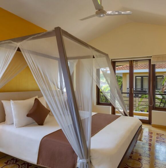 Candolim: 3 BR Private Pool Villa Goa with Cook